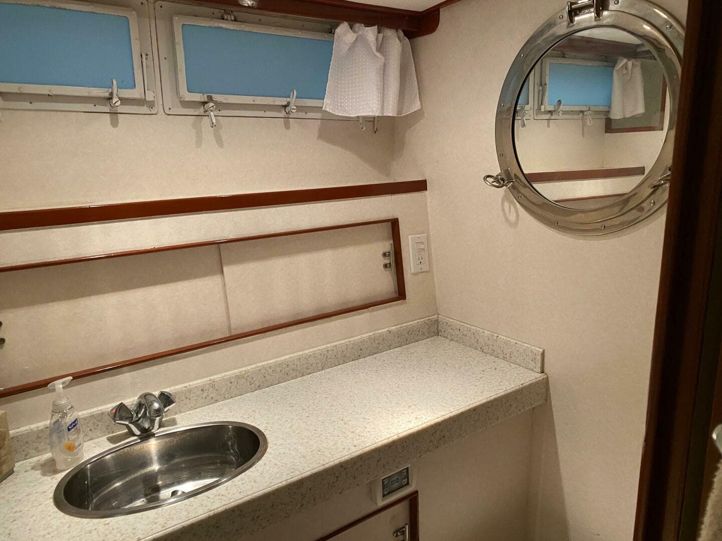 1973 Chris-Craft 47 Commander Flush Deck — photo 13