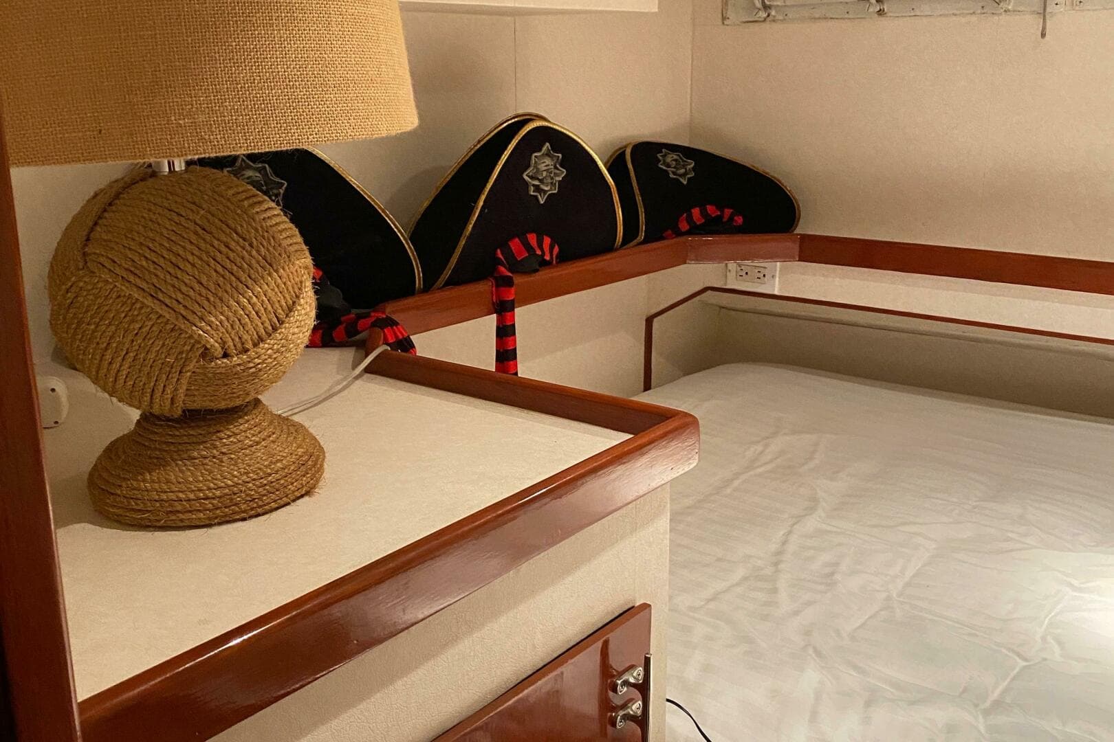 1973 Chris-Craft 47 Commander Flush Deck — photo 80