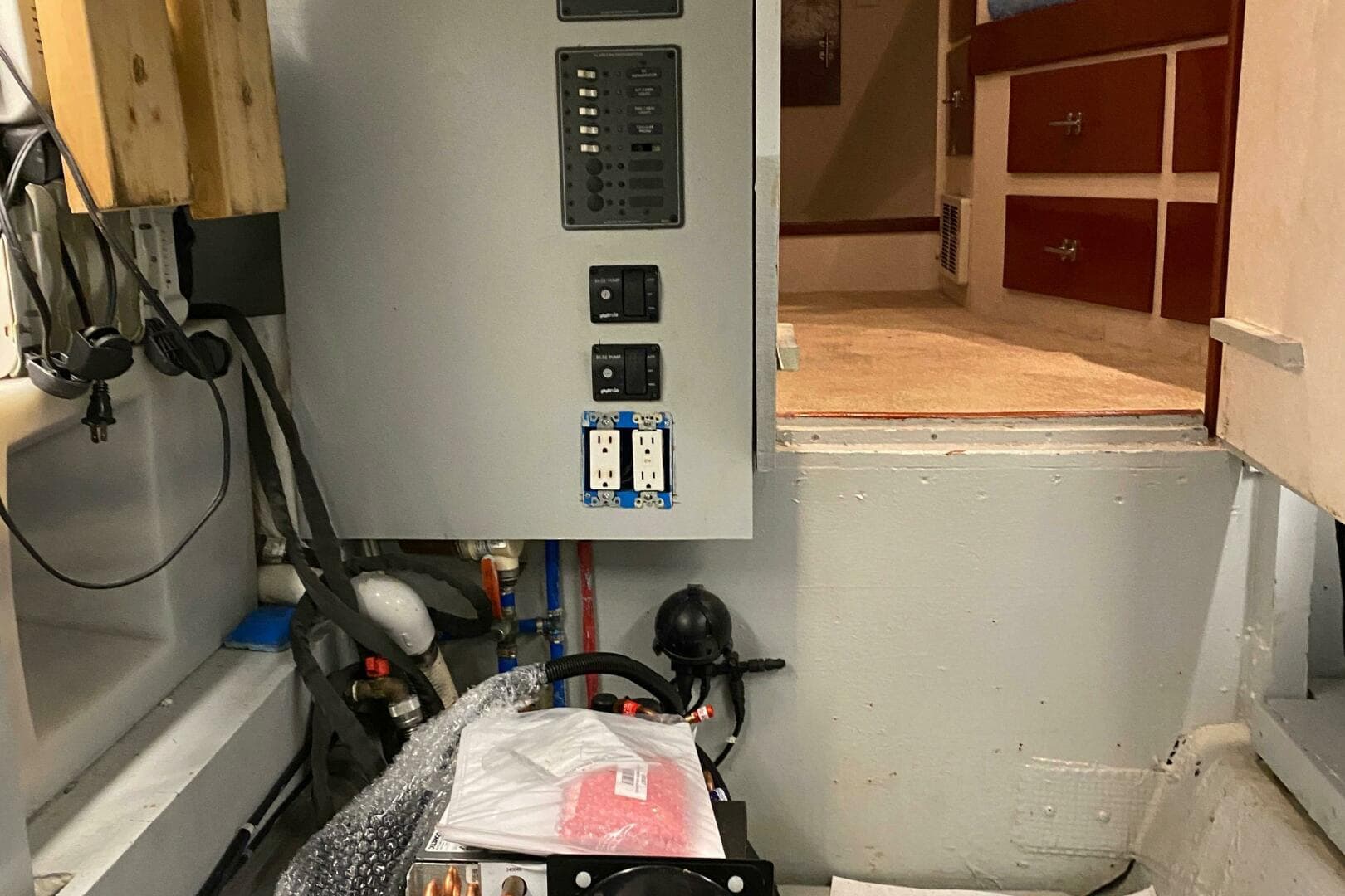 1973 Chris-Craft 47 Commander Flush Deck — photo 143