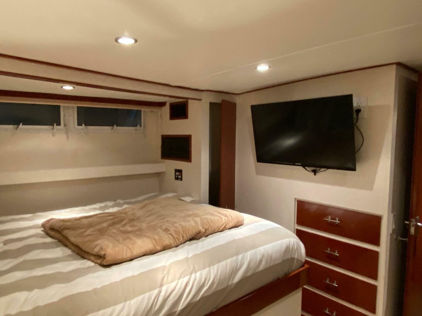 1973 Chris-Craft 47 Commander Flush Deck — photo 17