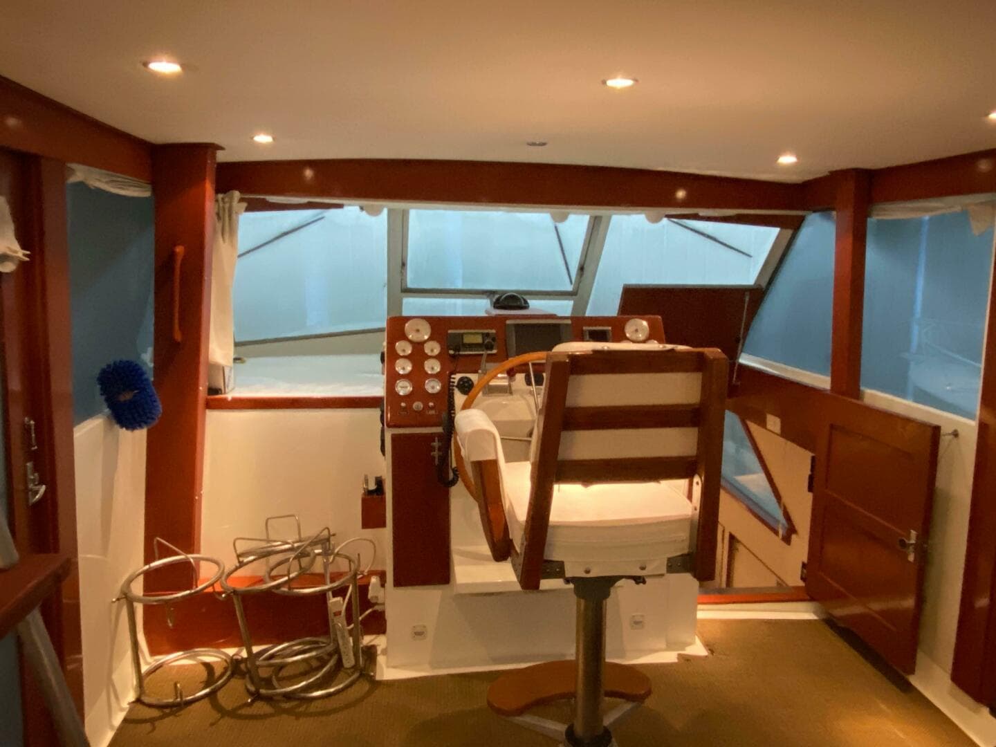 1973 Chris-Craft 47 Commander Flush Deck — photo 25