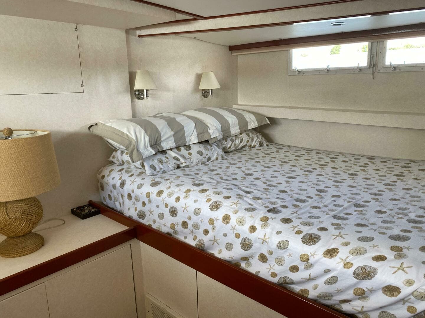 1973 Chris-Craft 47 Commander Flush Deck — photo 185