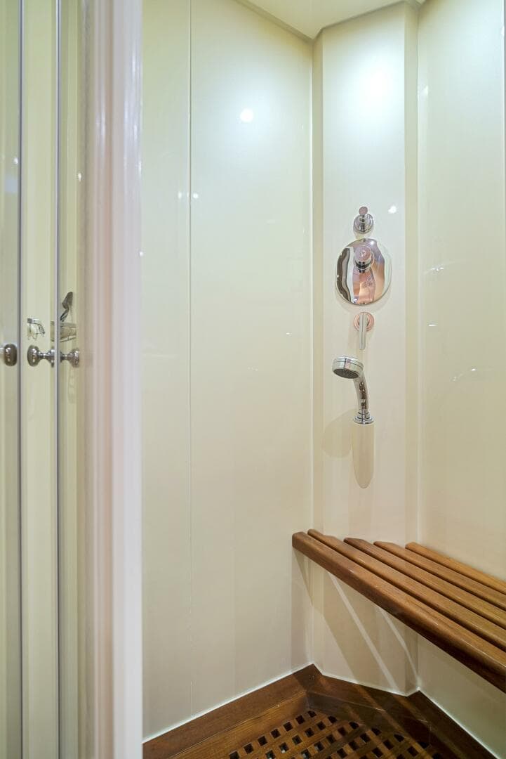 2001 Mangusta 72 — photo 32