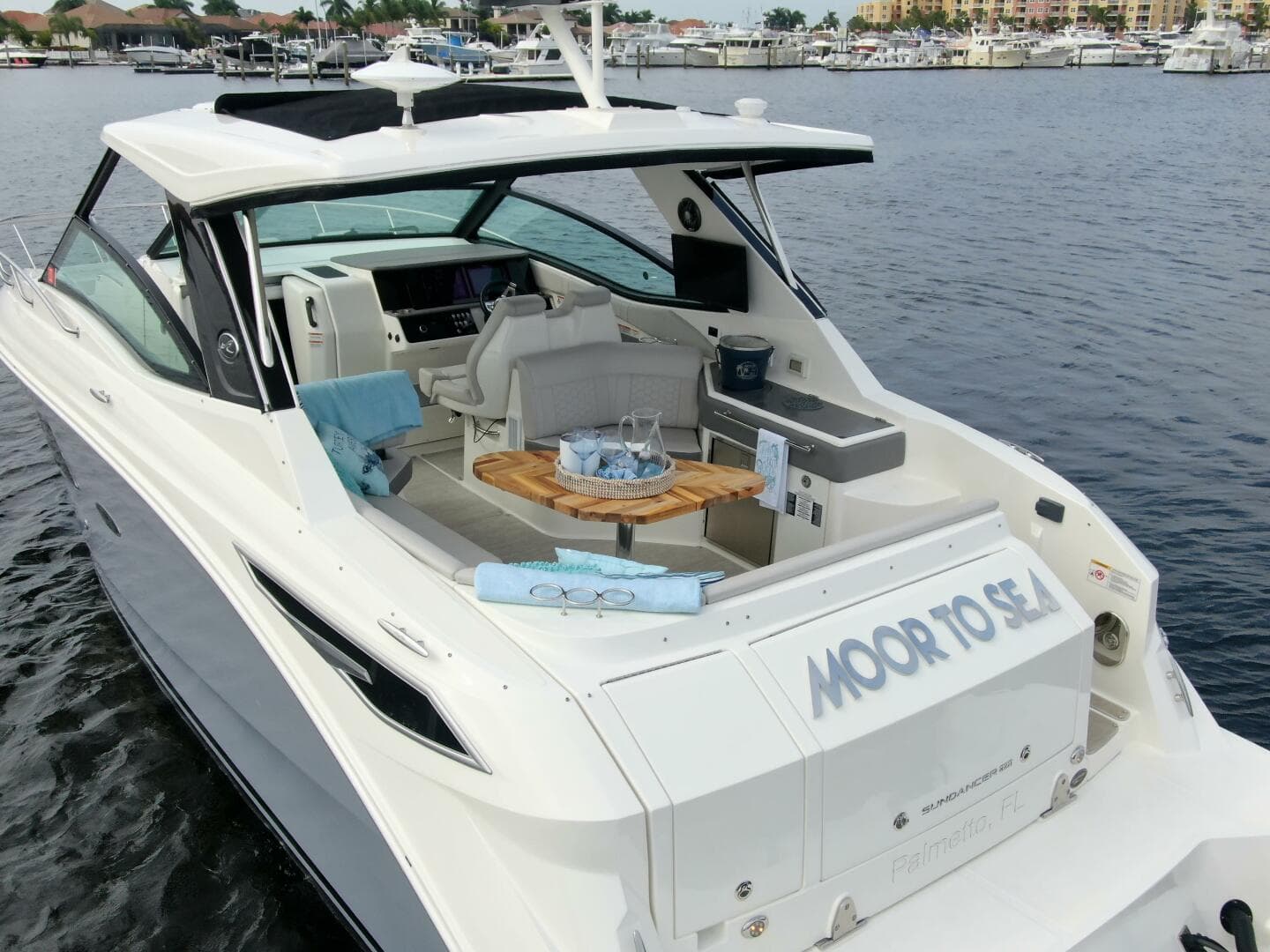 2021 Sea Ray 320 Sundancer — photo 16