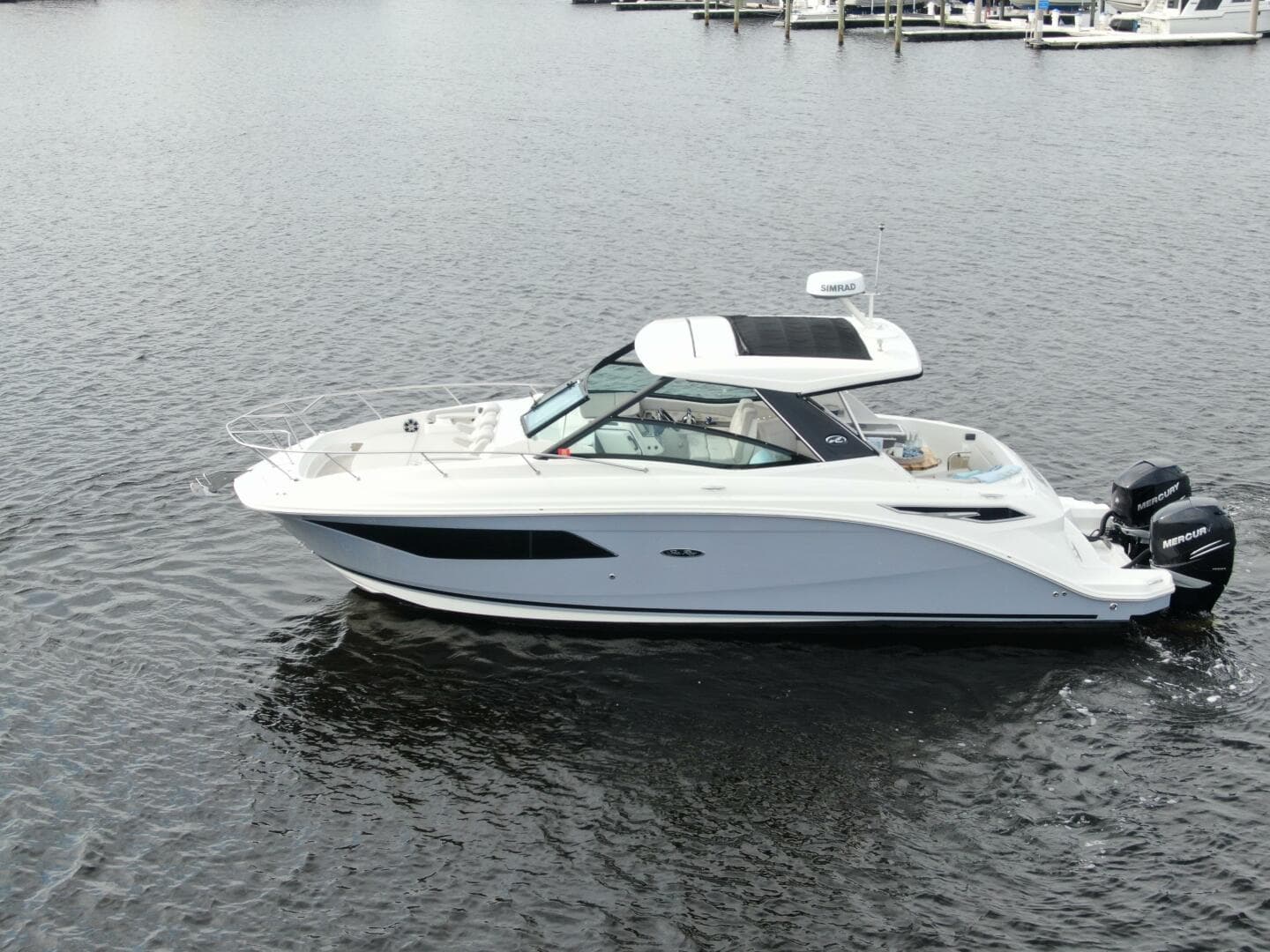 2021 Sea Ray 320 Sundancer — photo 22
