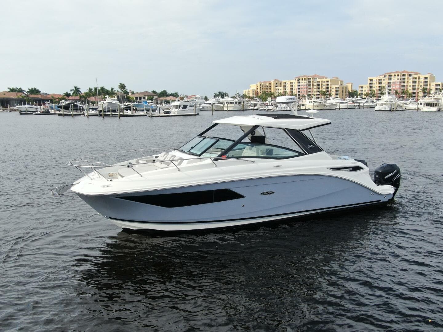 2021 Sea Ray 320 Sundancer — photo 21