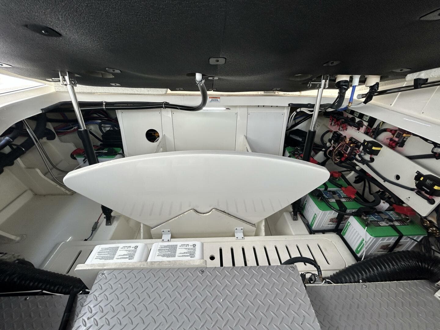 2021 Sea Ray 320 Sundancer — photo 13