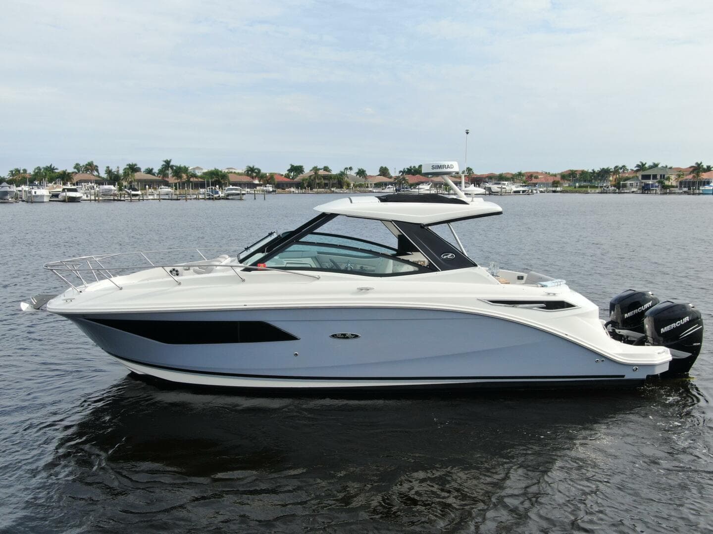 2021 Sea Ray 320 Sundancer — photo 1