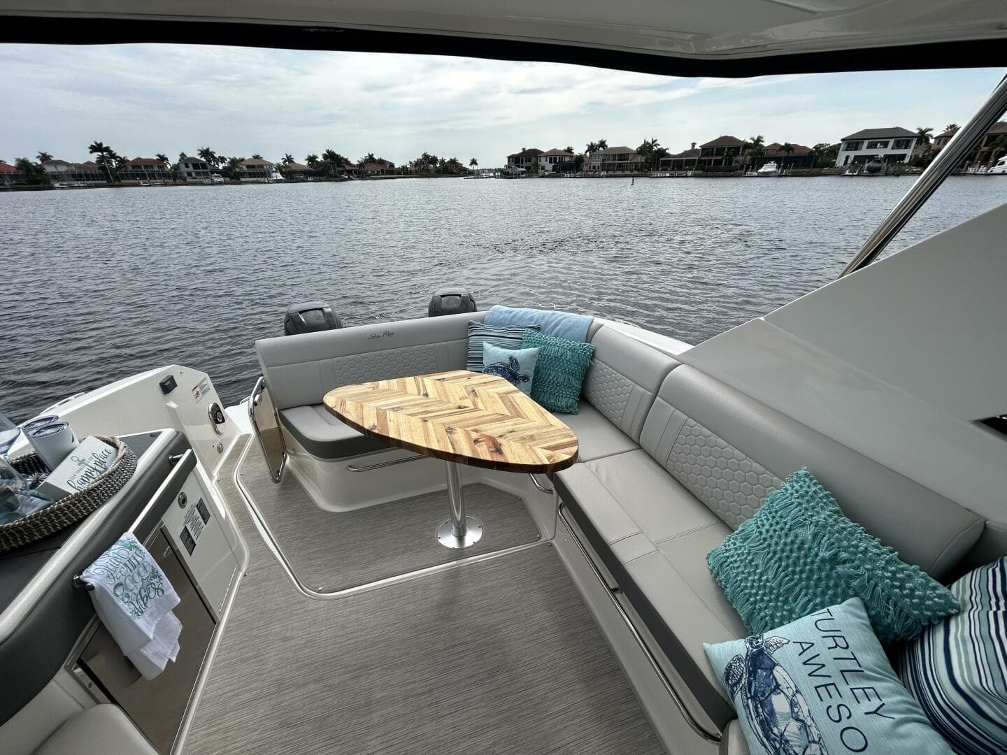 2021 Sea Ray 320 Sundancer — photo 6