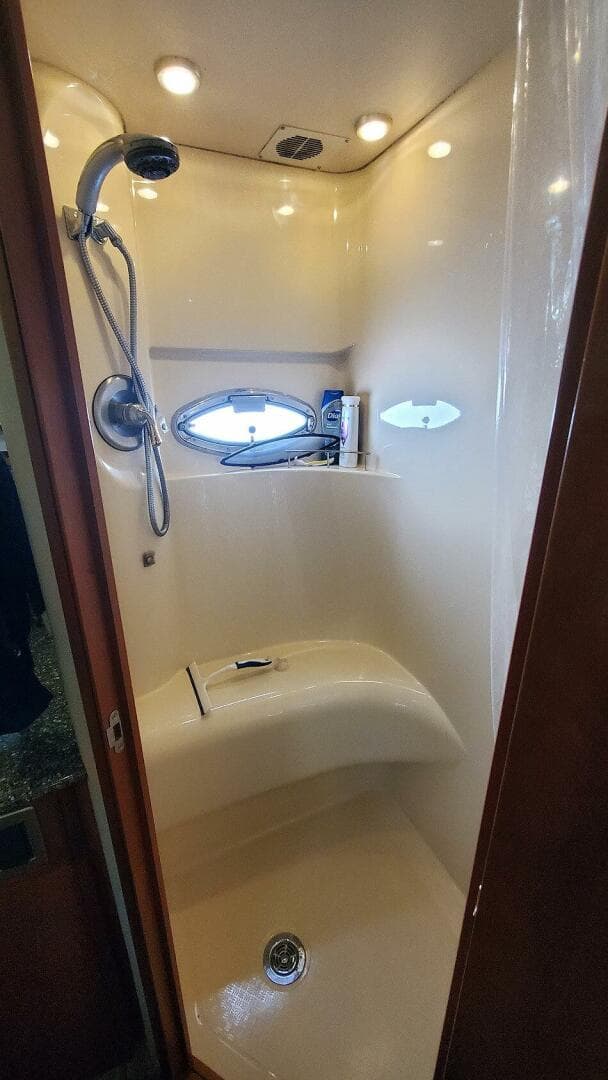 2004 Meridian 408 — photo 28