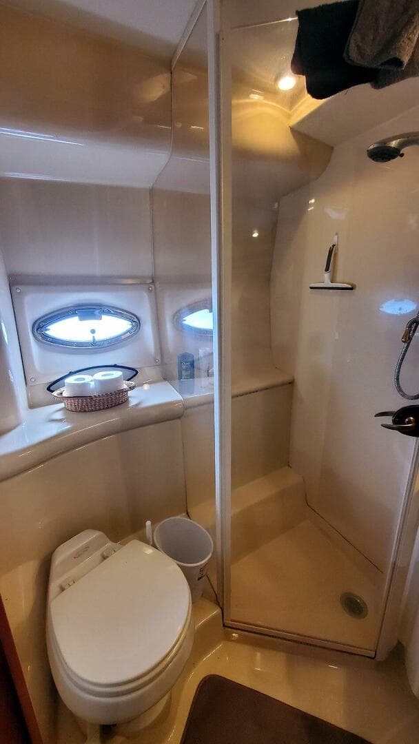 2004 Meridian 408 — photo 21