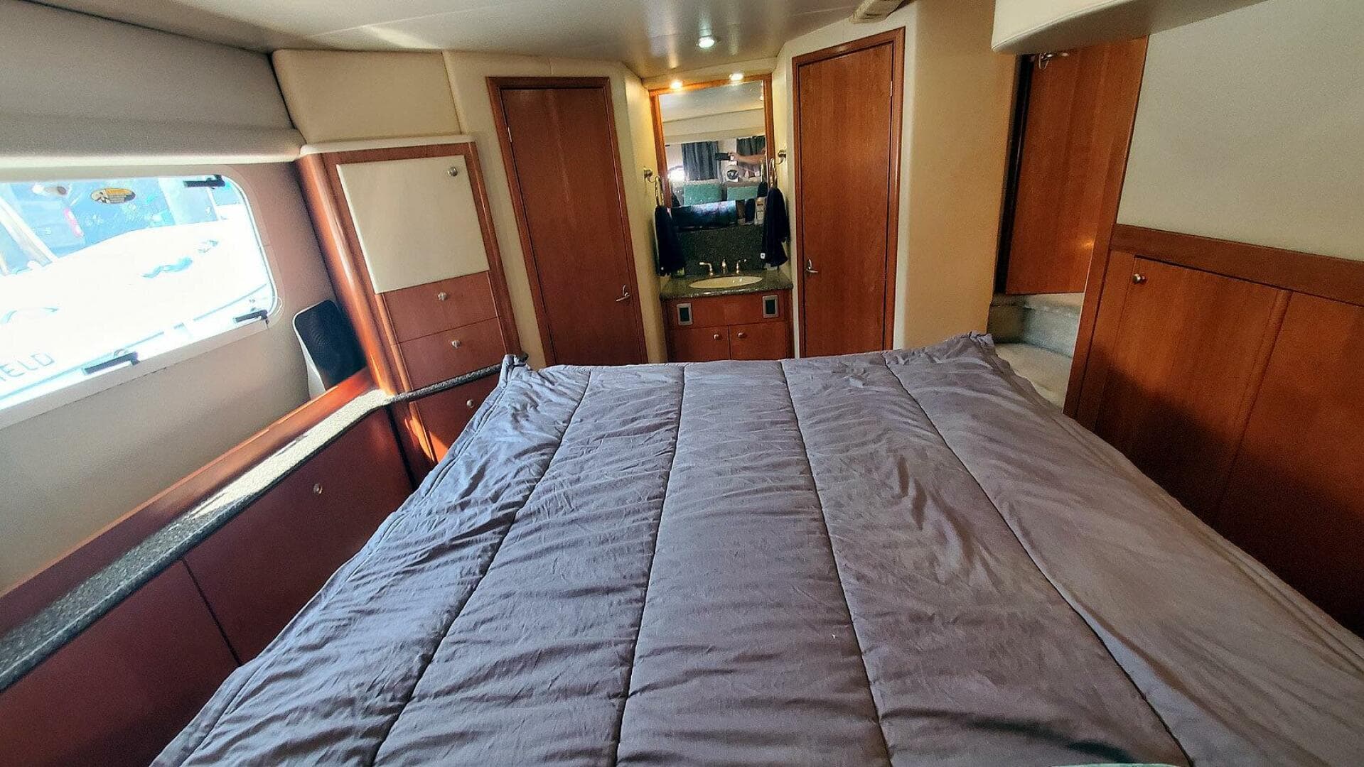 2004 Meridian 408 — photo 24