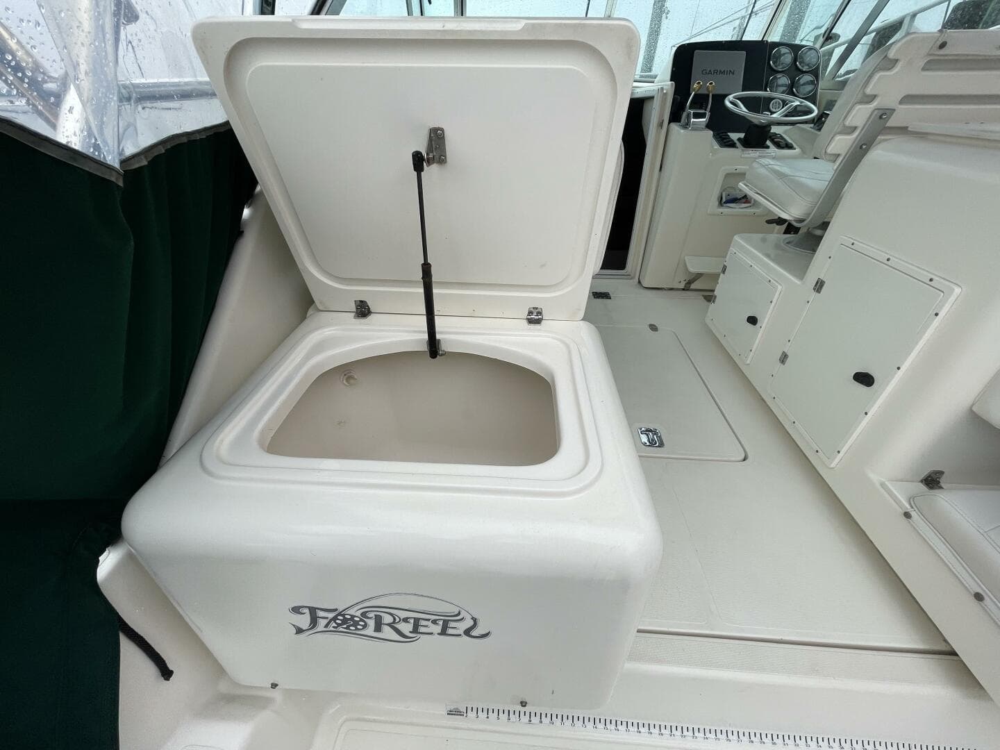 2000 Pursuit 3000 Express — photo 18