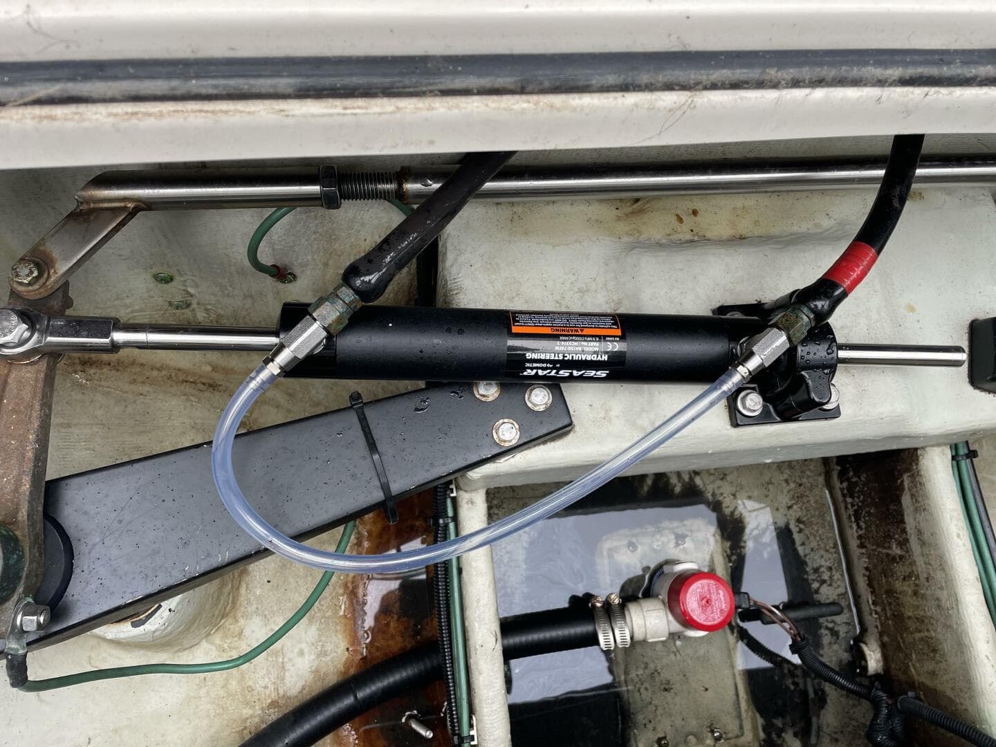 2000 Pursuit 3000 Express — photo 46