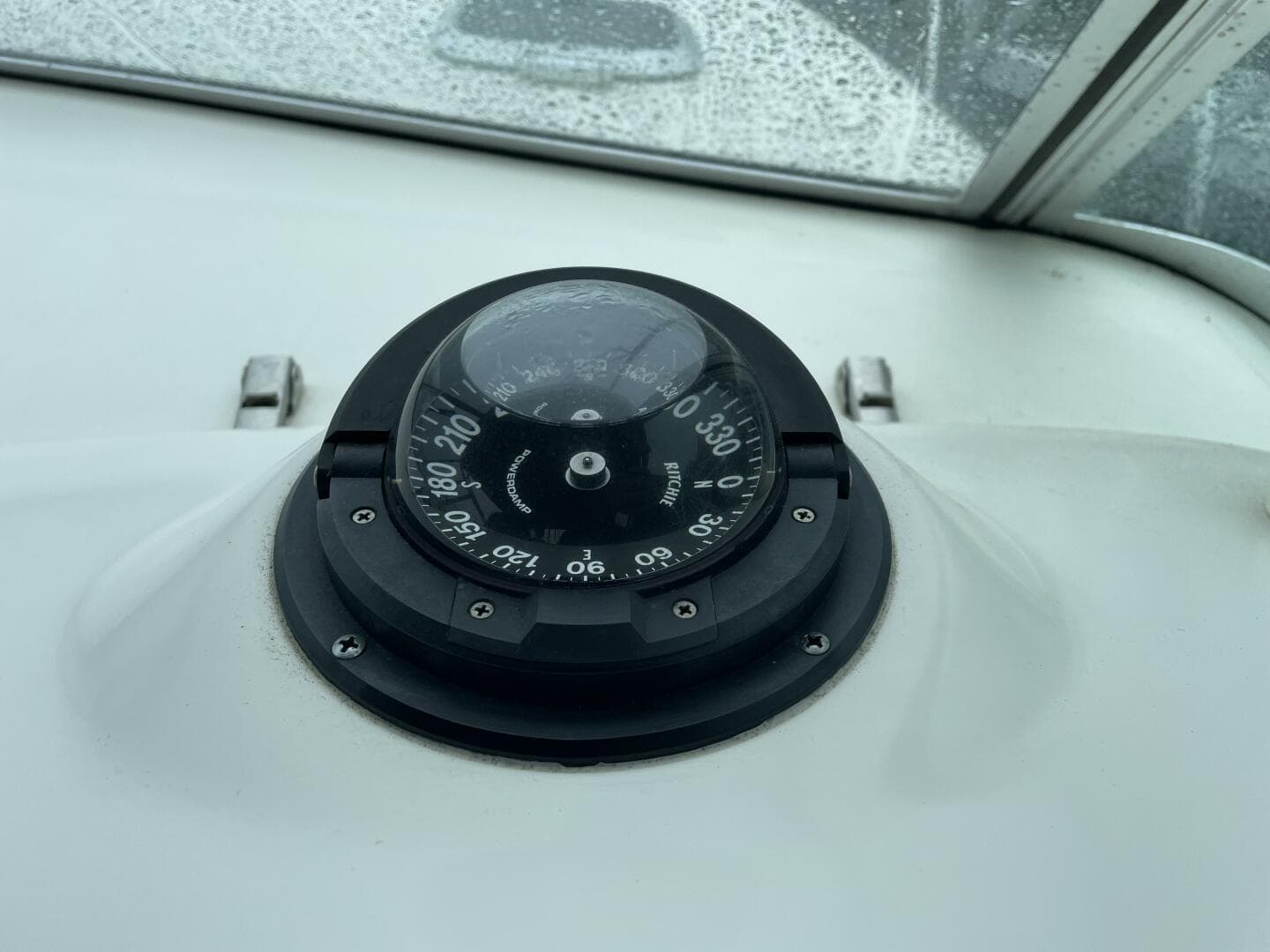 2000 Pursuit 3000 Express — photo 14