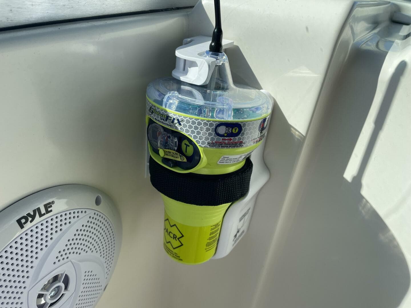 2000 Pursuit 3000 Express — photo 16