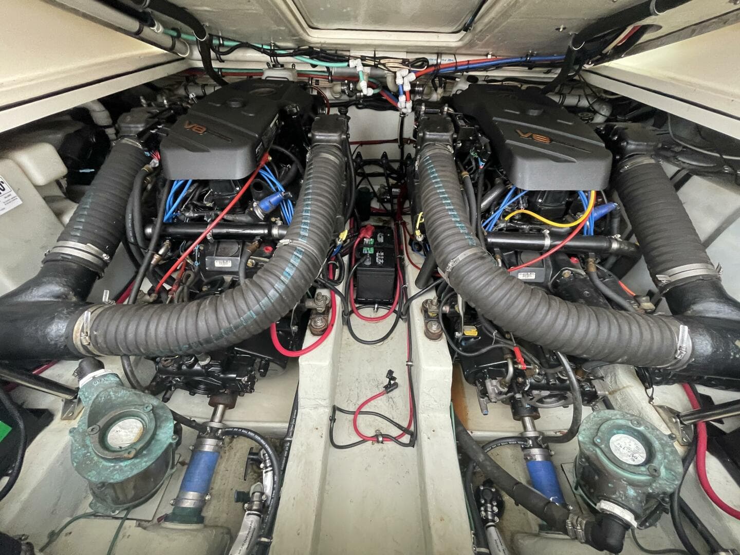 2000 Pursuit 3000 Express — photo 33