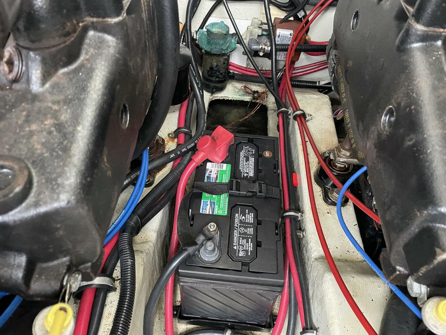 2000 Pursuit 3000 Express — photo 42