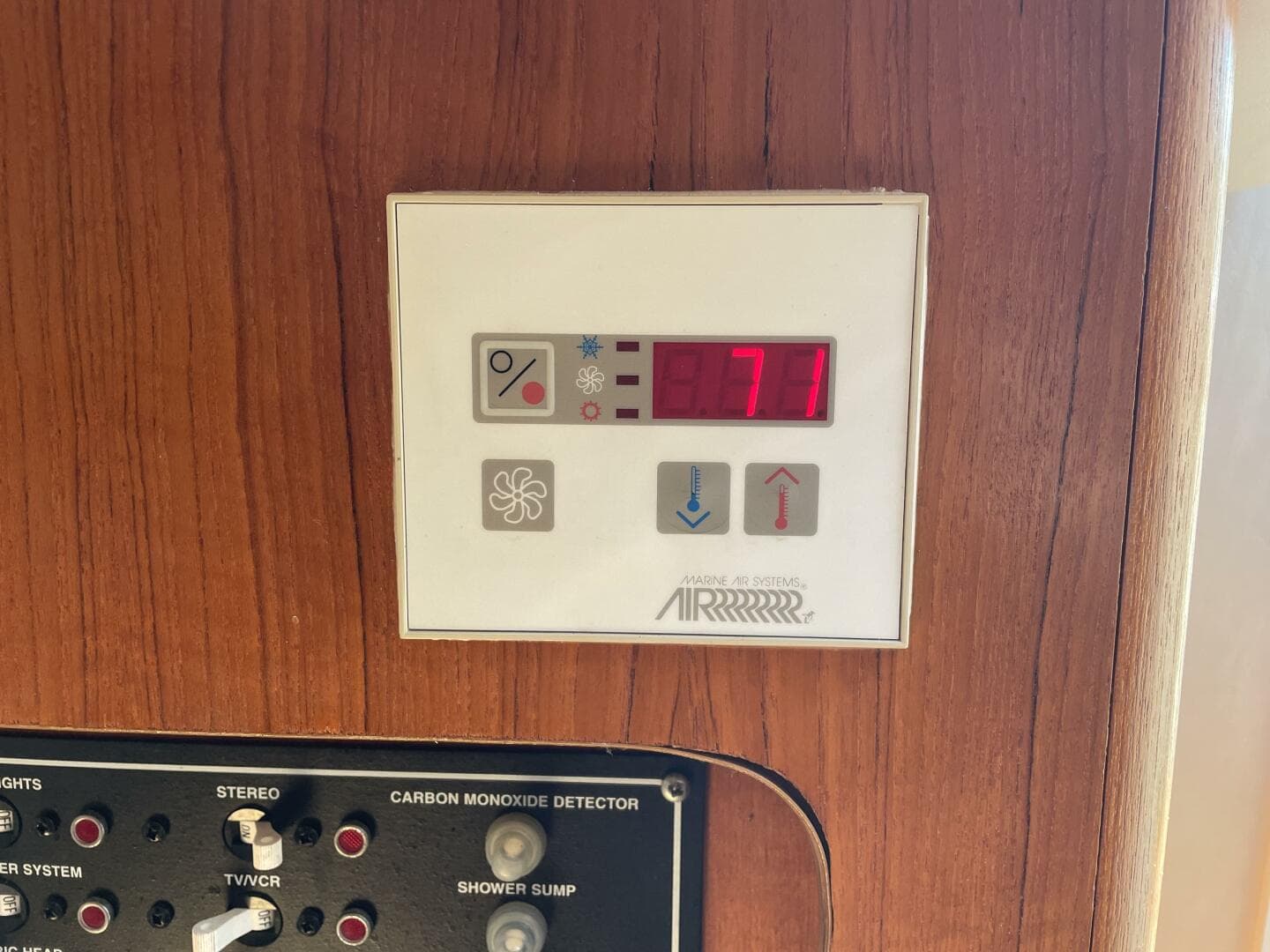 2000 Pursuit 3000 Express — photo 24