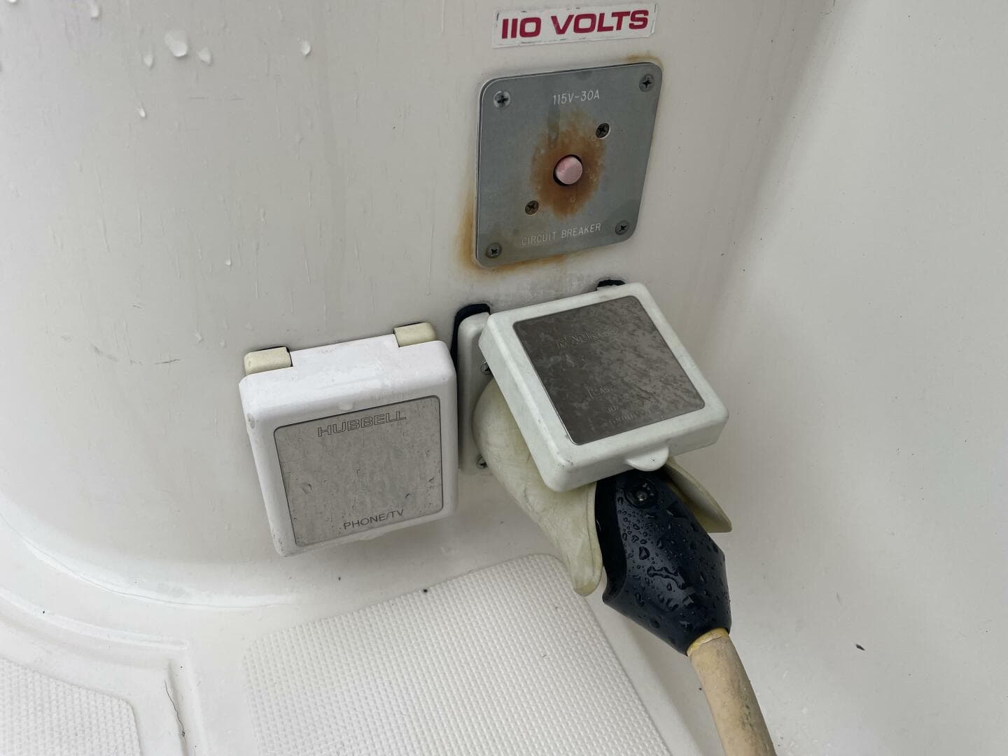 2000 Pursuit 3000 Express — photo 50