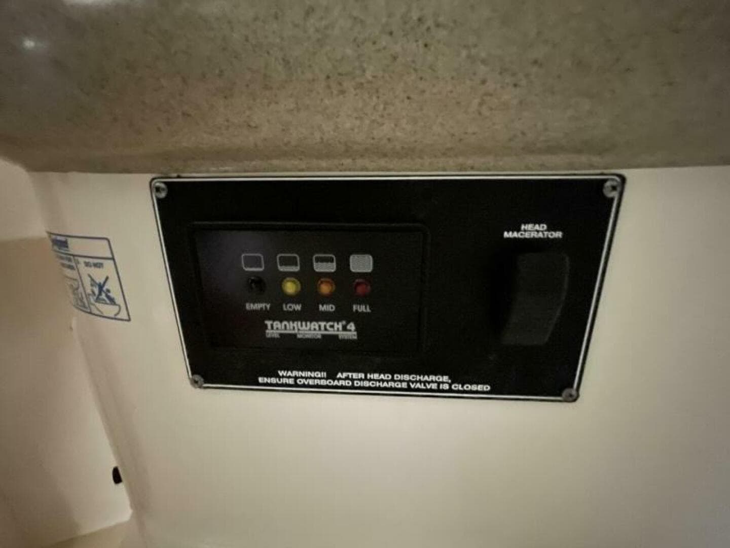 2000 Pursuit 3000 Express — photo 31