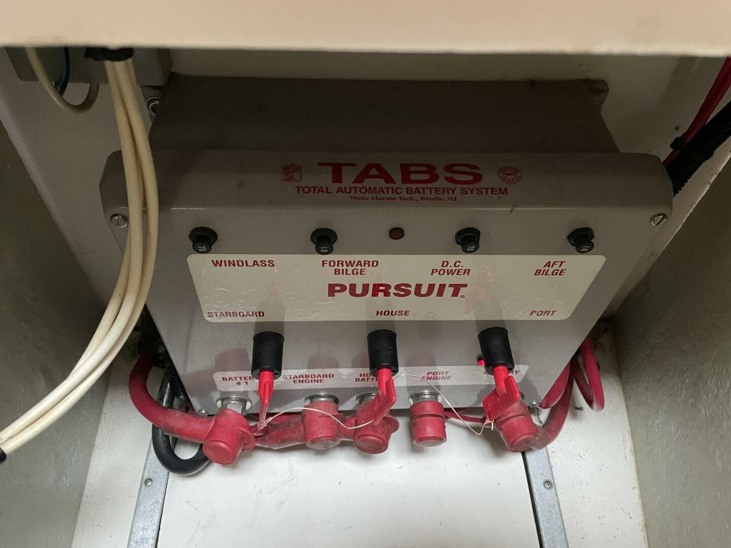 2000 Pursuit 3000 Express — photo 45