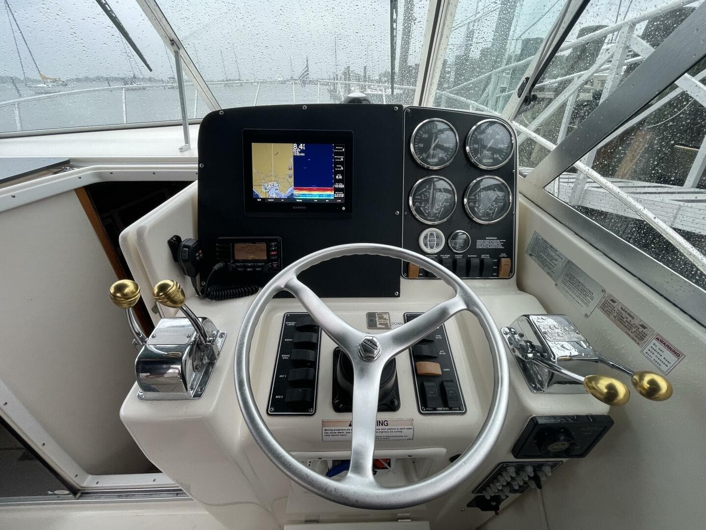 2000 Pursuit 3000 Express — photo 10