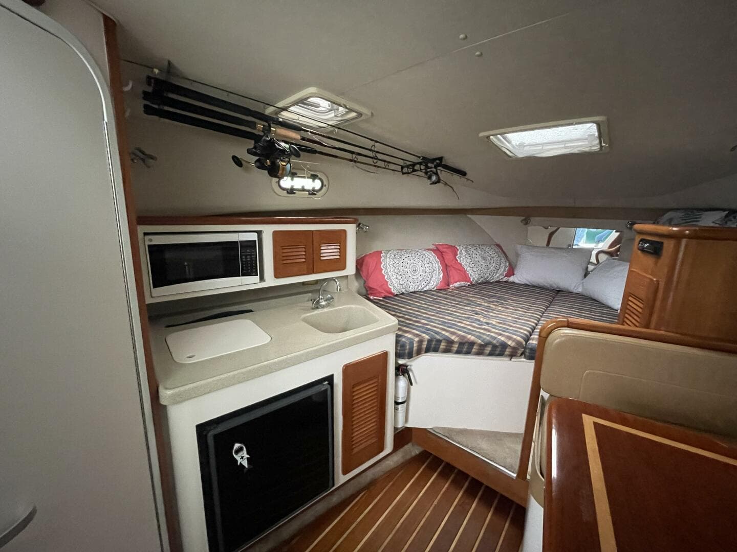 2000 Pursuit 3000 Express — photo 21