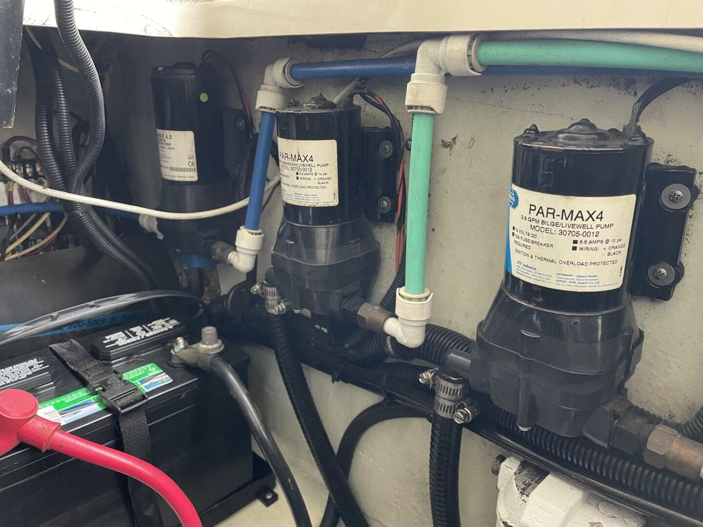 2000 Pursuit 3000 Express — photo 37