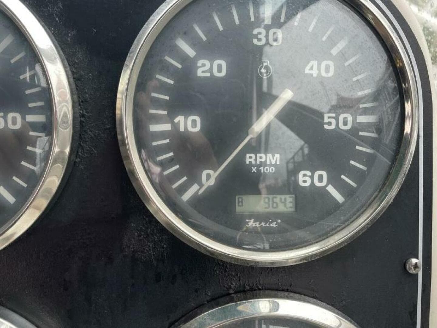 2000 Pursuit 3000 Express — photo 35