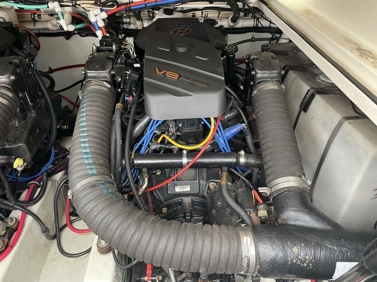 2000 Pursuit 3000 Express — photo 34