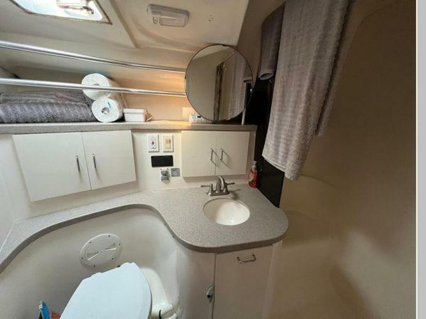 1993 Mainship Sedan Bridge — photo 11