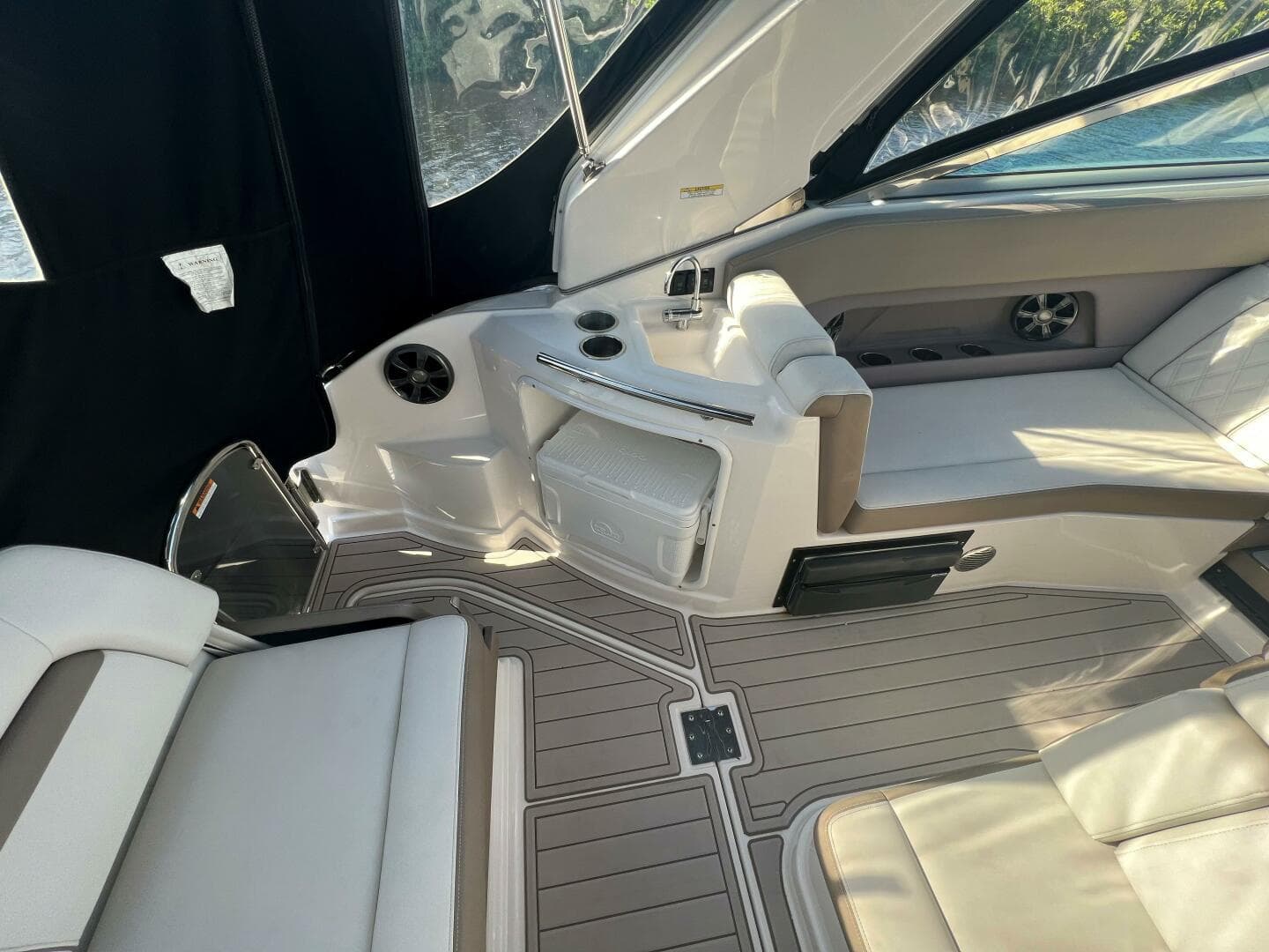 2018 Regal 28 Express — photo 8