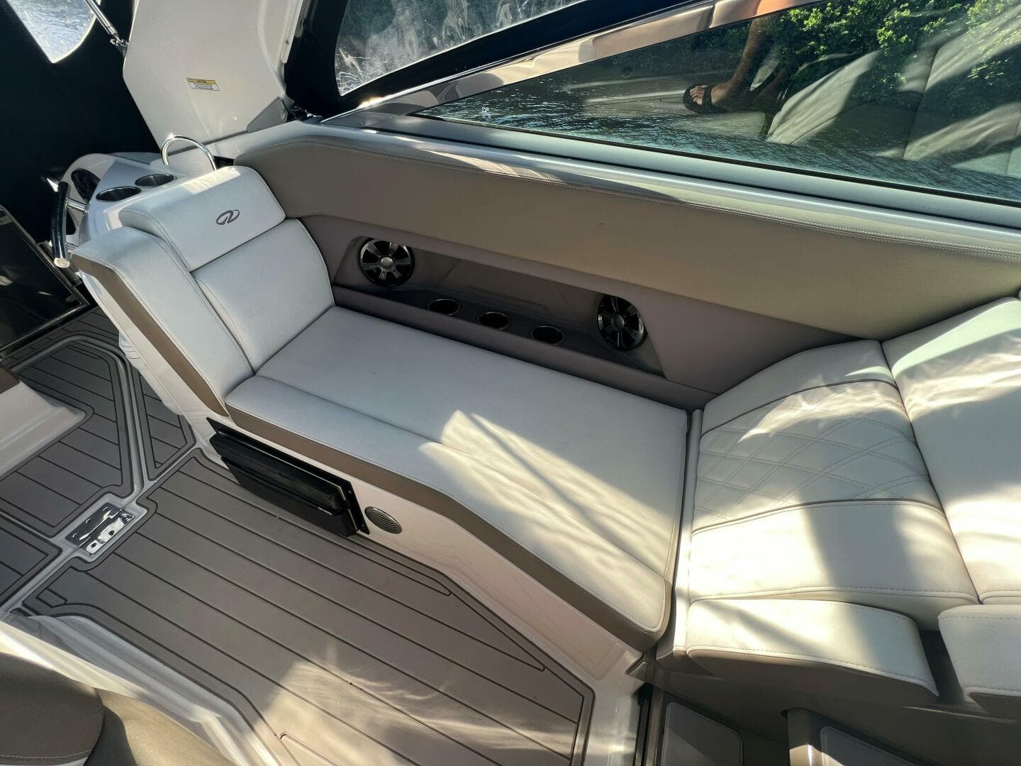 2018 Regal 28 Express — photo 7