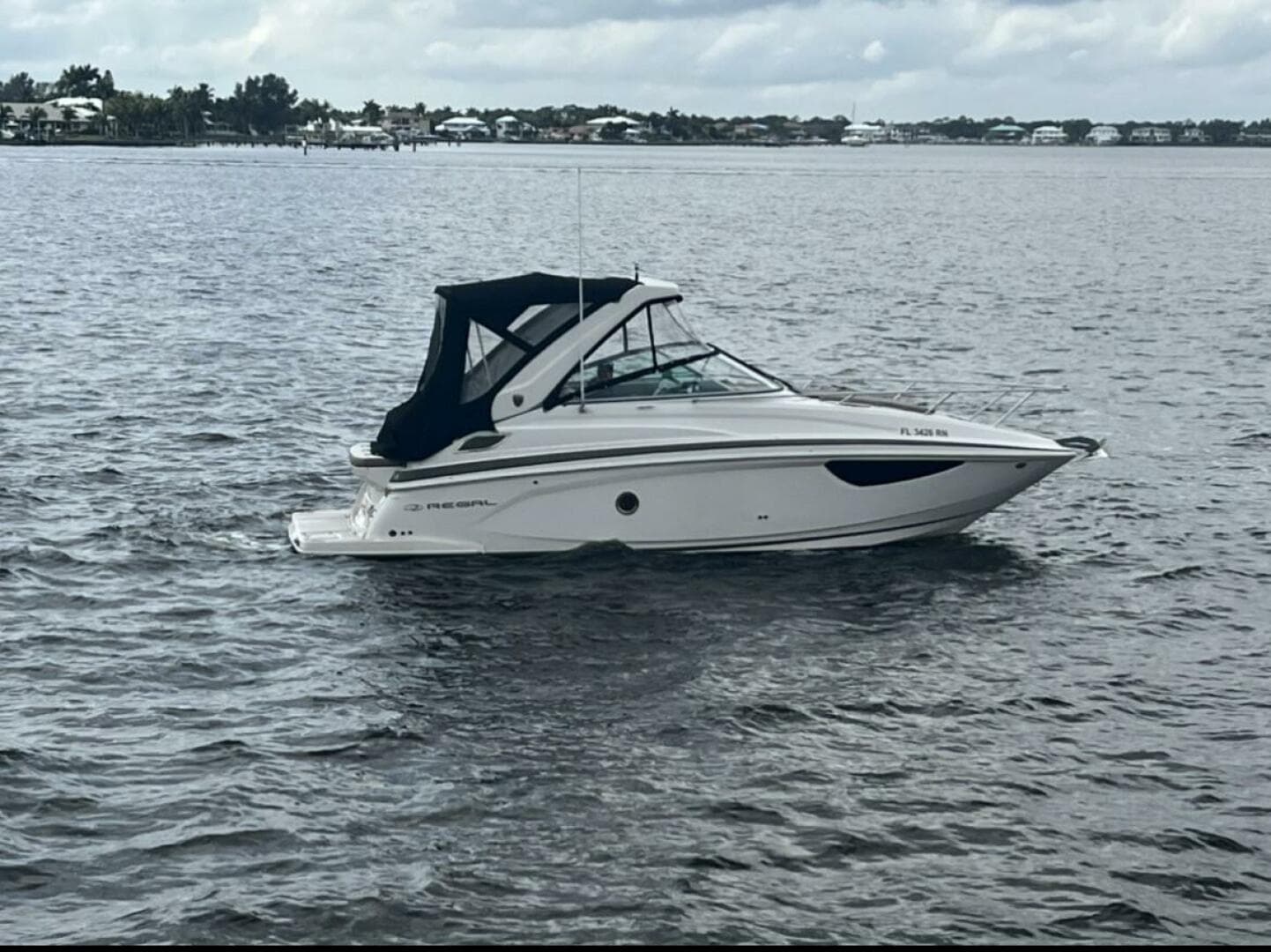 2018 Regal 28 Express — photo 2