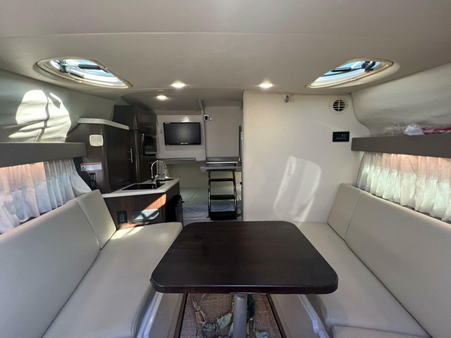 2018 Regal 28 Express — photo 13