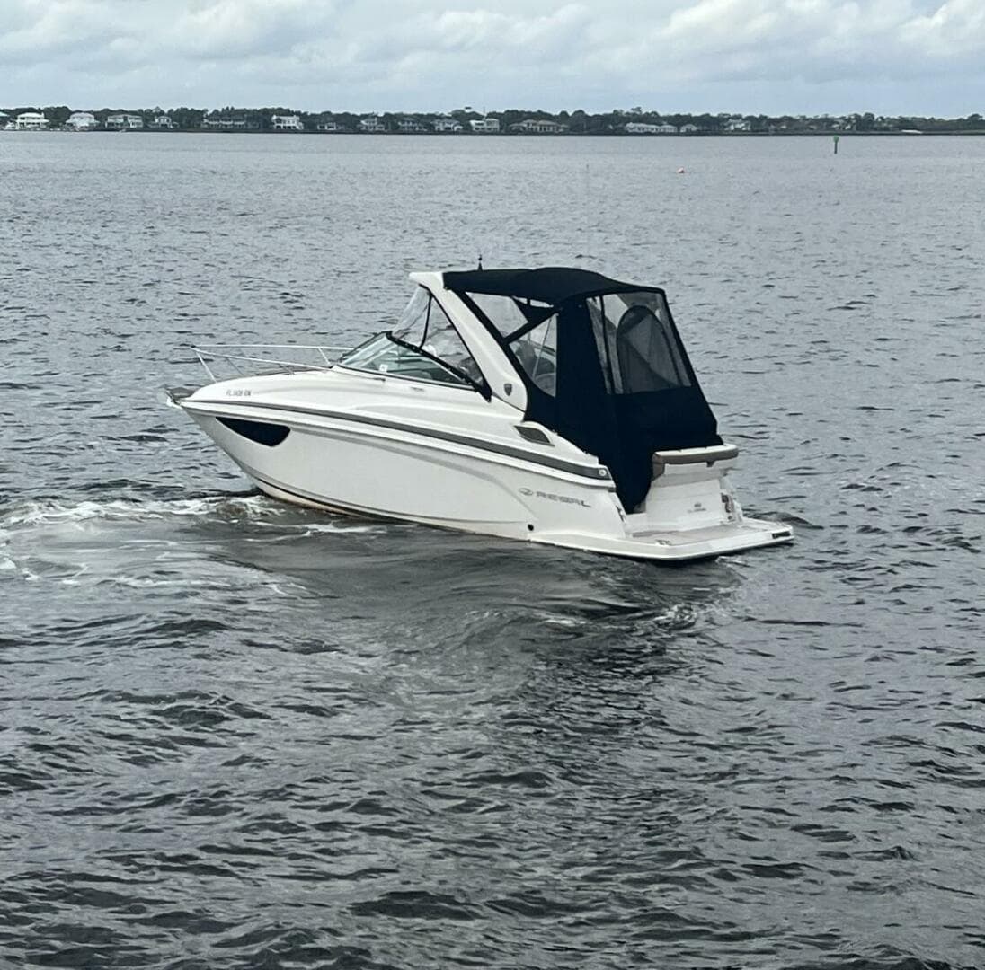 2018 Regal 28 Express — photo 1