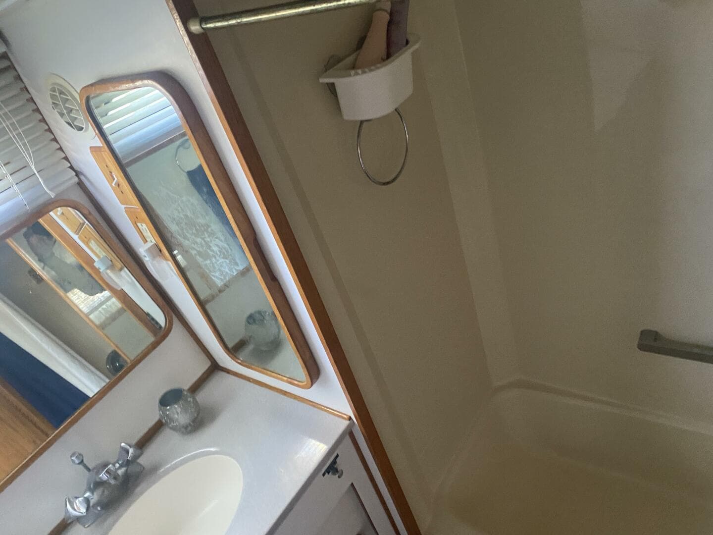 1989 Chris-Craft 427 Catalina — photo 9