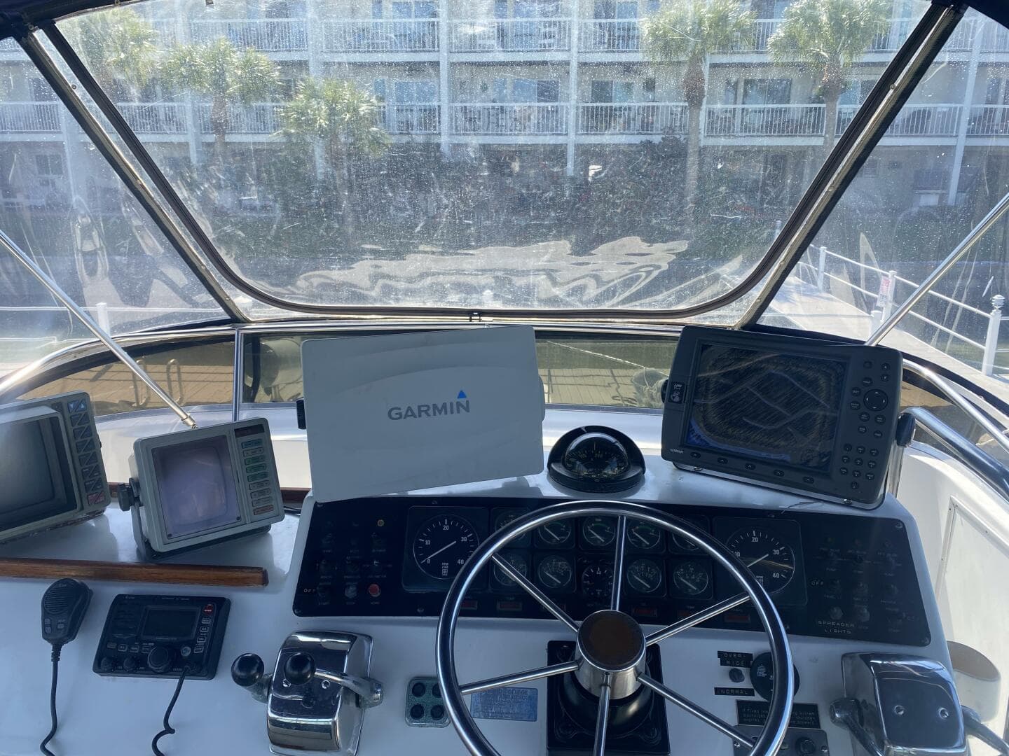 1989 Chris-Craft 427 Catalina — photo 2