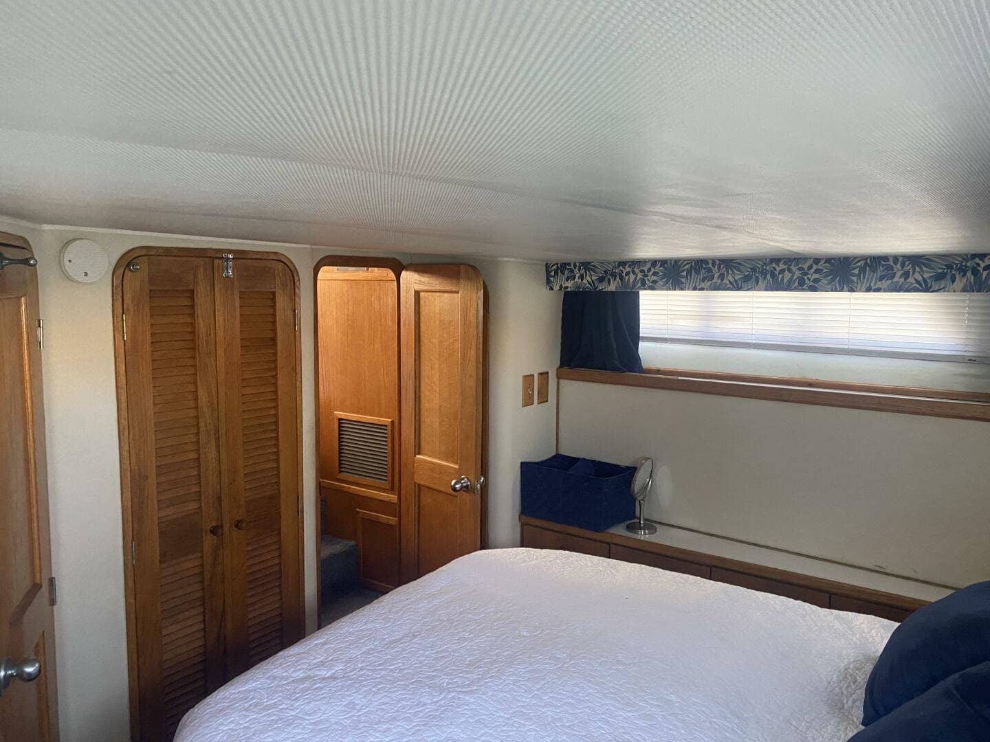 1989 Chris-Craft 427 Catalina — photo 8