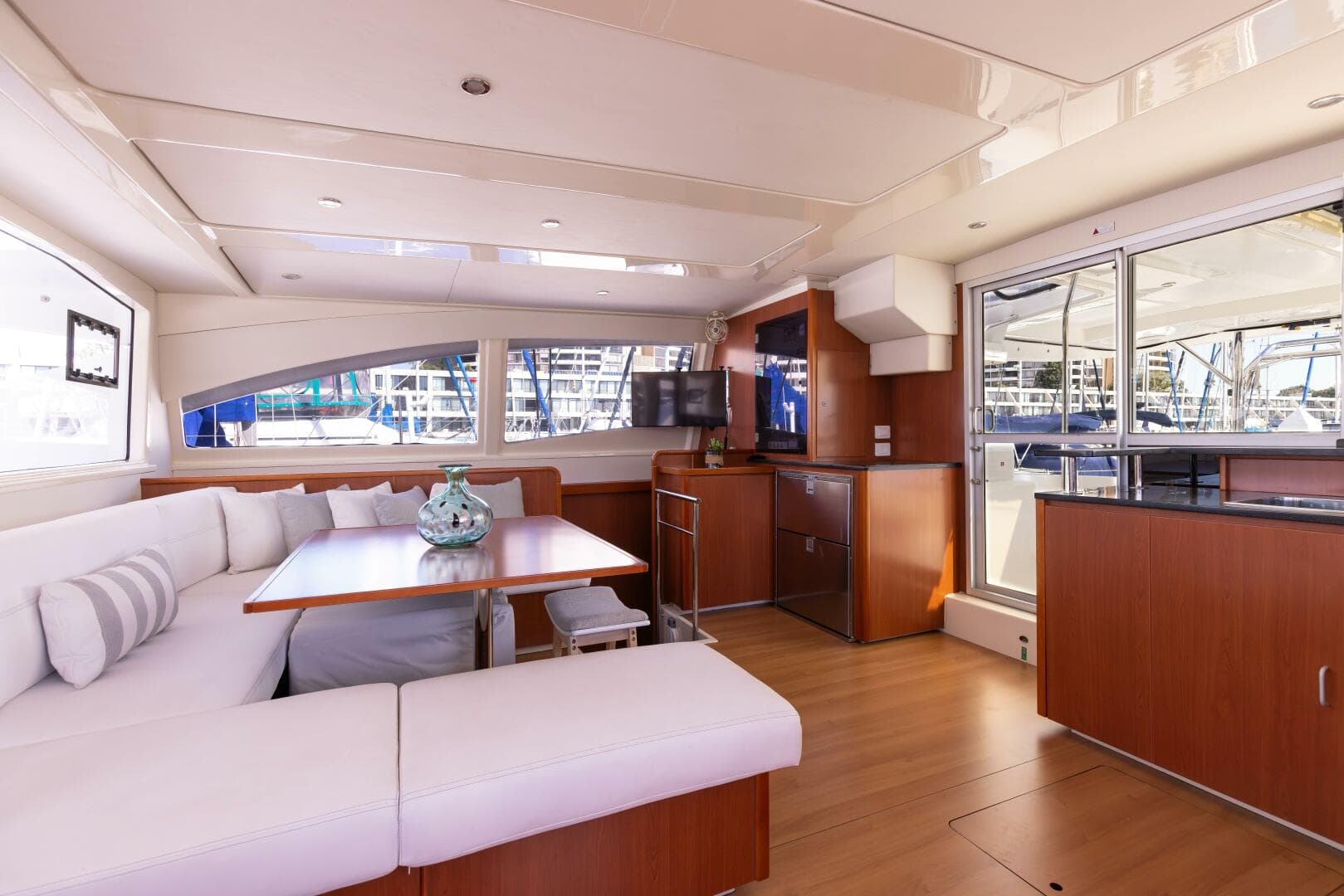 2013 Leopard 48 — photo 2