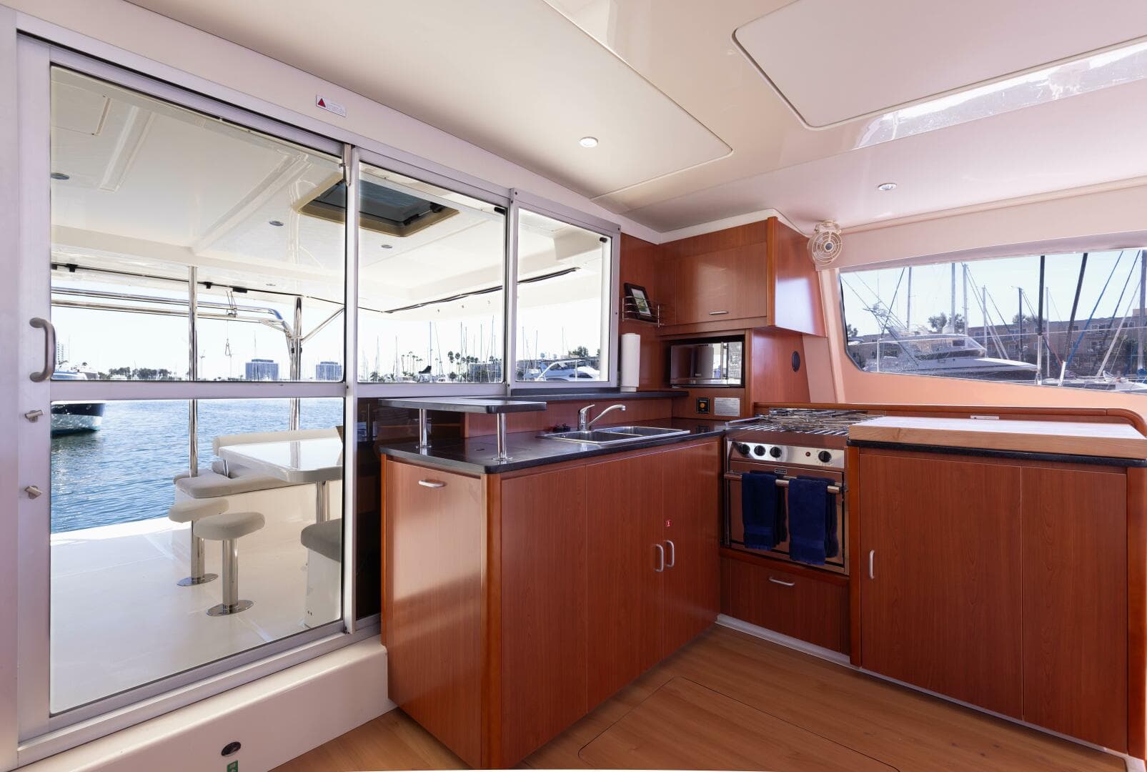 2013 Leopard 48 — photo 3