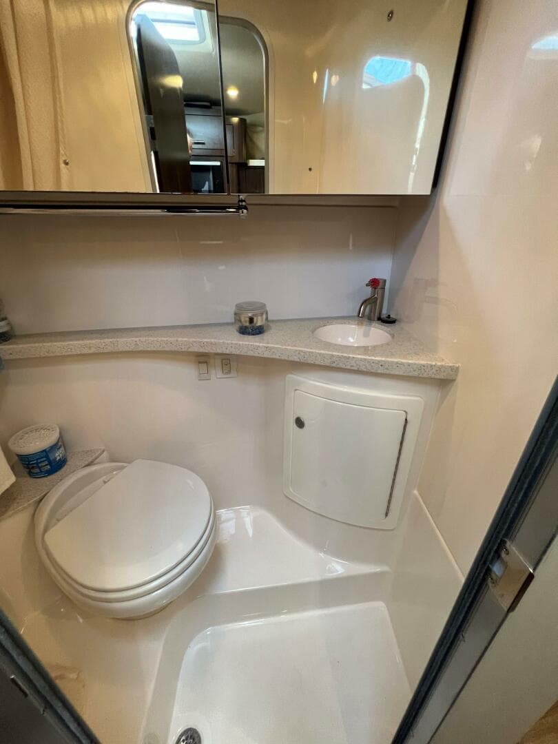 2017 Regal 28 Express — photo 29