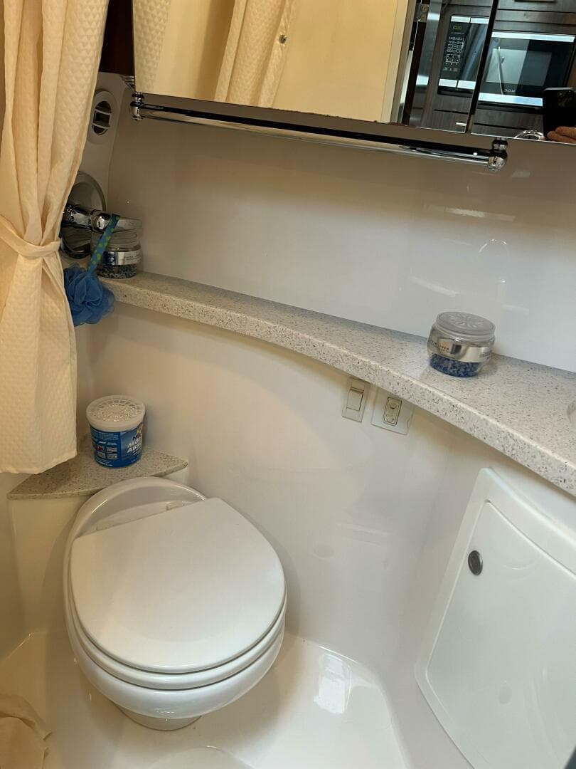 2017 Regal 28 Express — photo 30