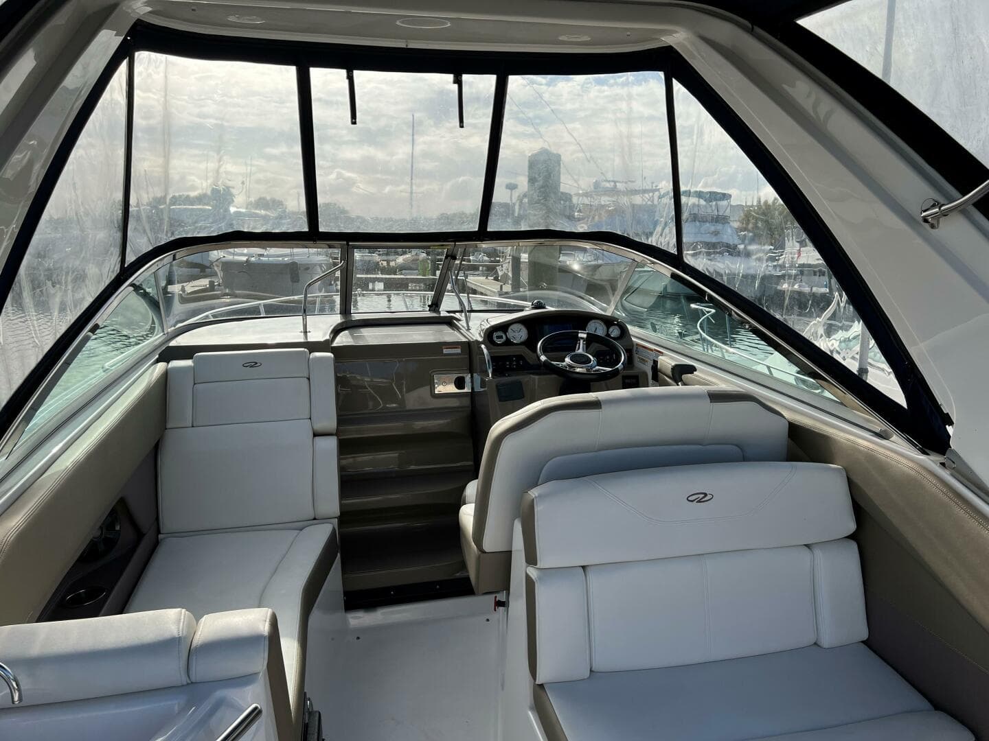 2017 Regal 28 Express — photo 8