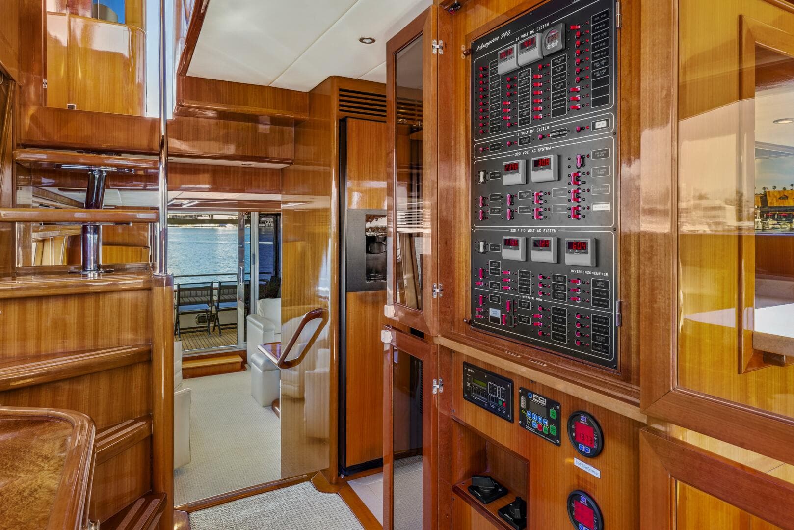 2007 Hampton Cockpit — photo 26