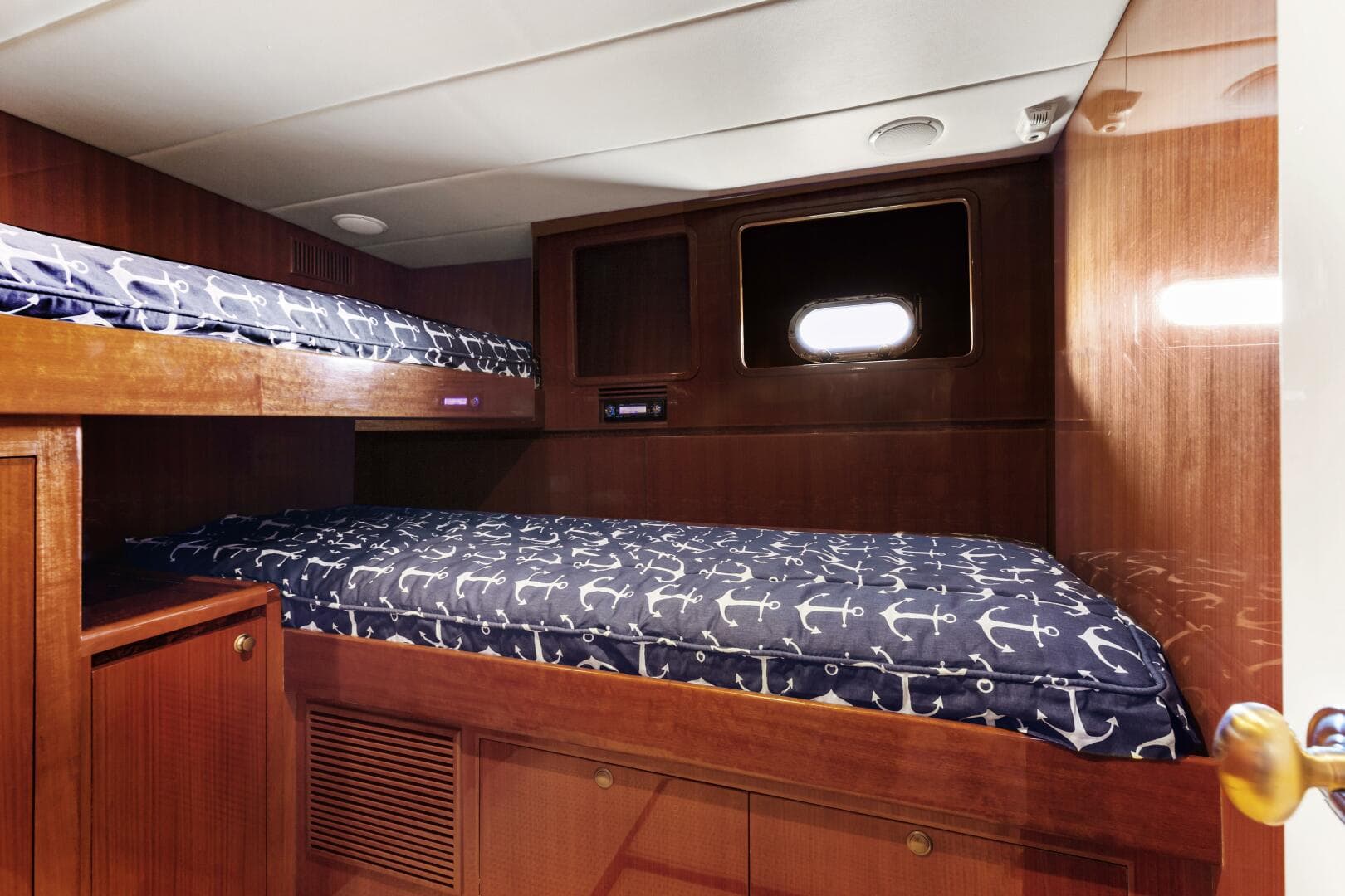 2007 Hampton Cockpit — photo 24