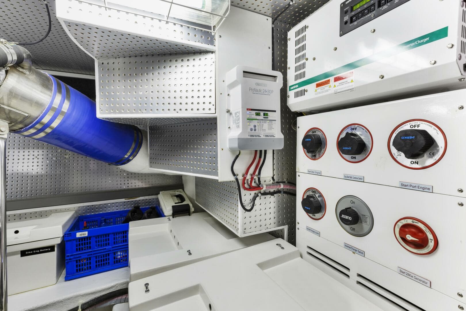 2007 Hampton Cockpit — photo 30