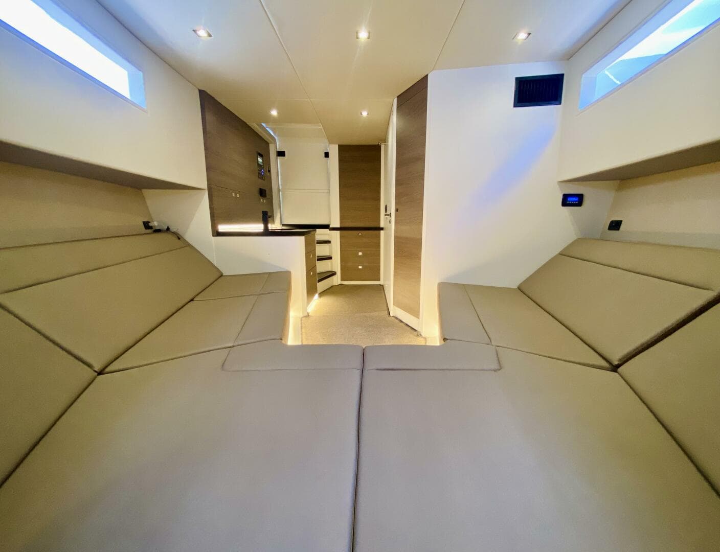 2020 Vanquish Vq 45 — photo 32