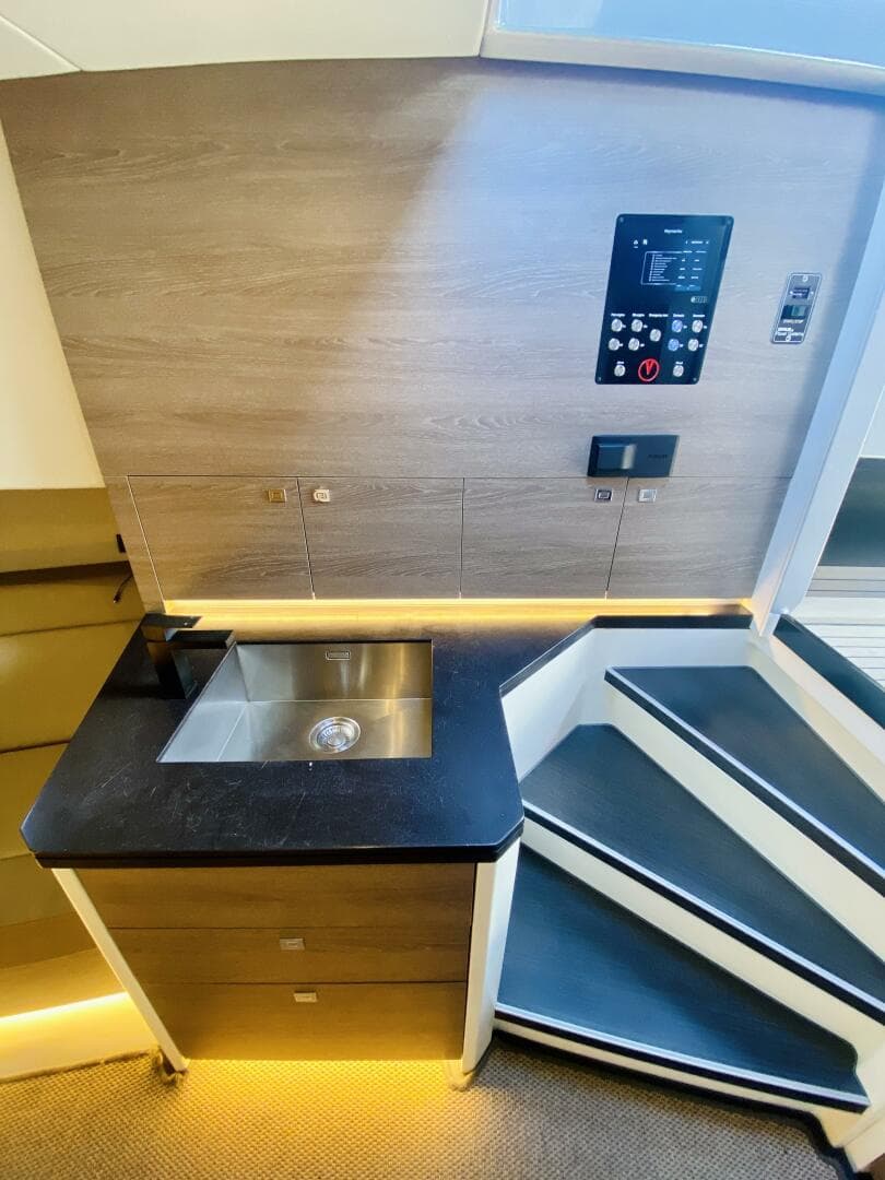 2020 Vanquish Vq 45 — photo 28